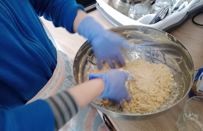 ciasto podczas wyrabiania