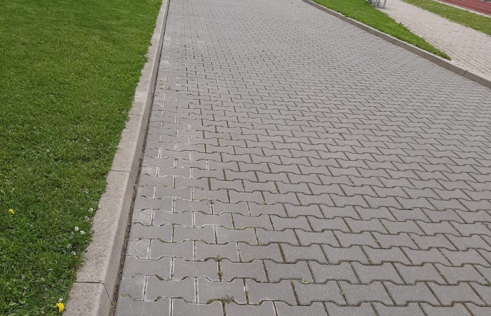 wyczyszczona kostka brukowa