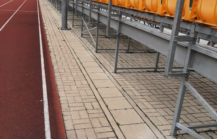 trybuny przy stadionie oraz bieżnia 